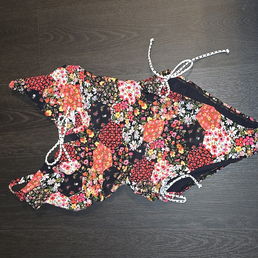 Skinnydippers Swimsuit SIZE- M